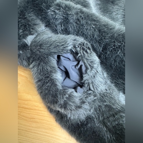 Zara Faux Fur High Collar Soft Mob Wife Long Sleeve Cropped Hidden Pockets Coat - Picture 8 of 12